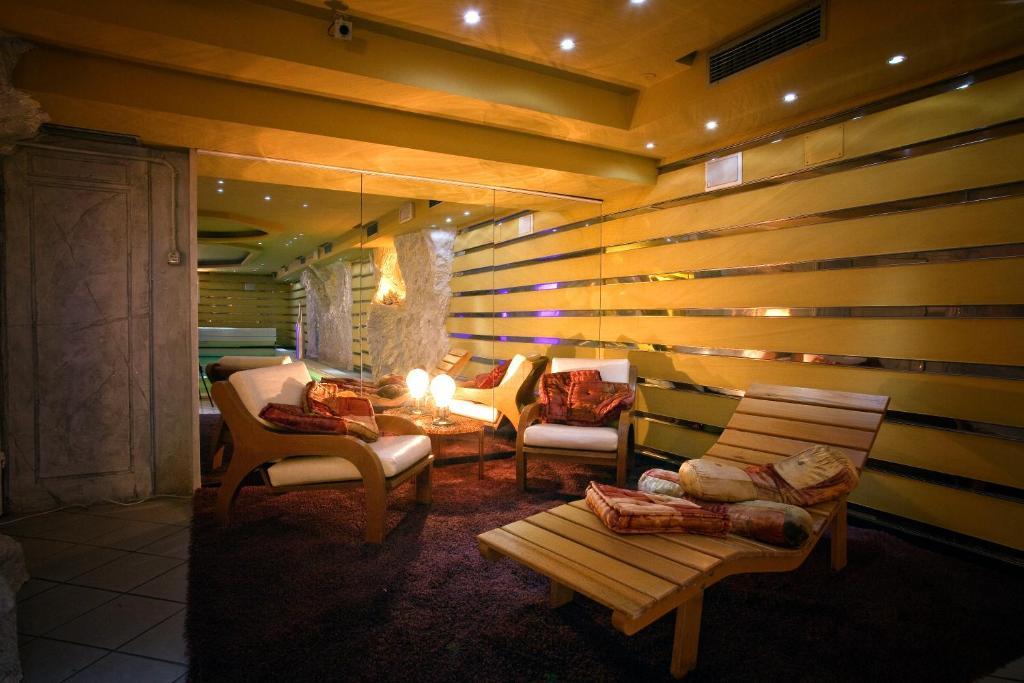 Hotel Regina Сан-Мартино-ди-Кастроцца Экстерьер фото