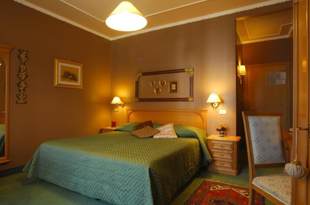Hotel Regina Сан-Мартино-ди-Кастроцца Номер фото